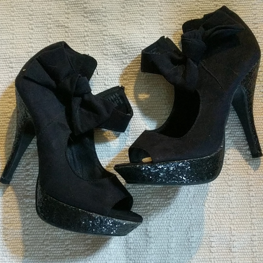Black Peep Toe Pumps with Bow